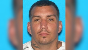Un pandillero que lleva tatuada la frase “más buscado” entró a la lista de los 10 fugitivos más perseguidos del FBI: ofrecen USD 1 millón por su captura