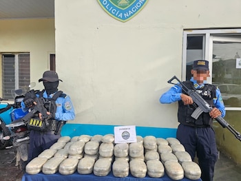 El cartón de 30 huevos aumentó seis lempiras en la Feria del Agricultor. (FOTO: Policía Nacional)