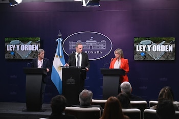 Conferencia de prensa: Manuel Adorni - Luis Caputo - Alejandra Monteoliva