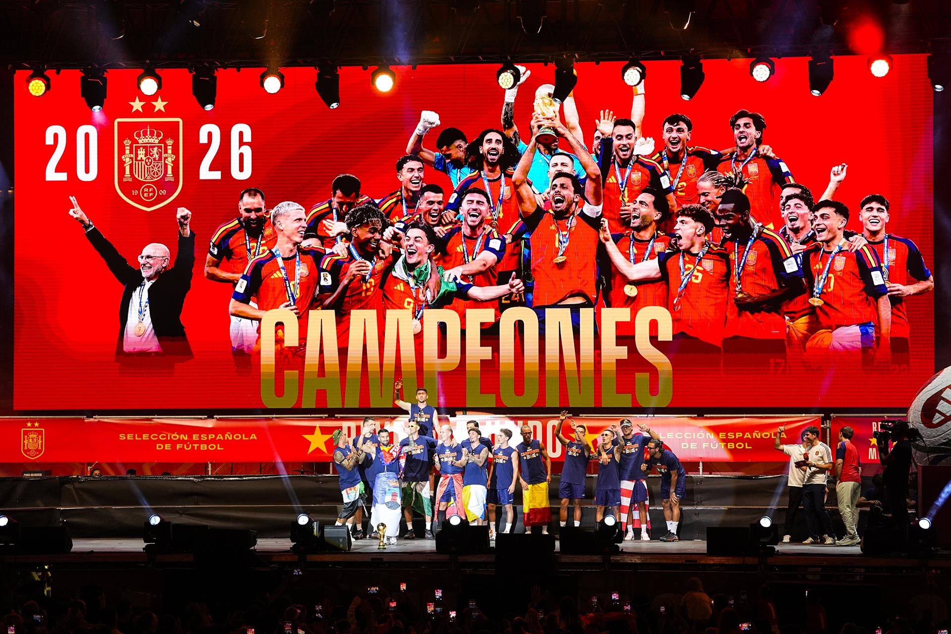 Los campeones se dan un baño de masas ante más de dos millones de personas en Madrid