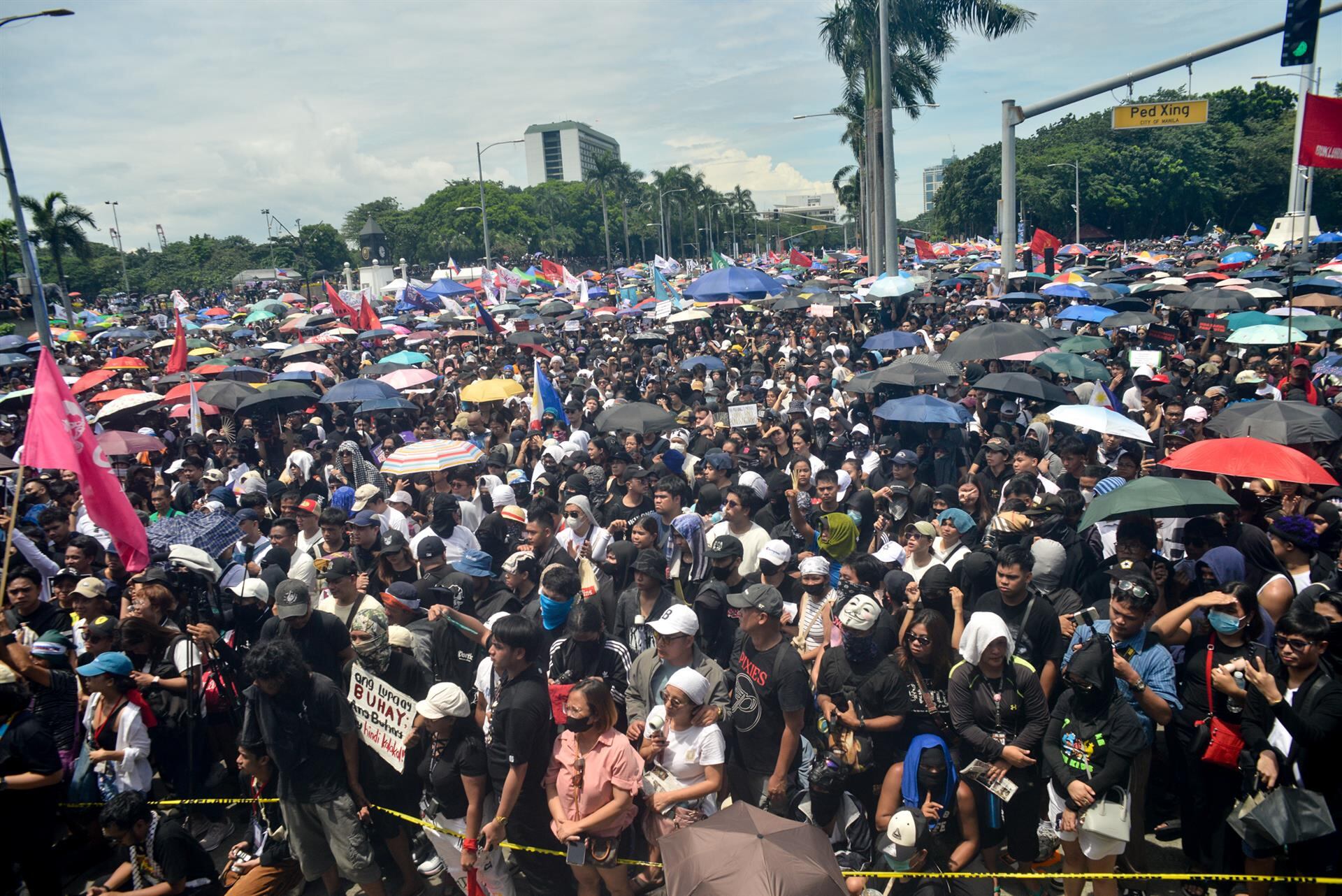 Miles de personas vuelven a marchar por las calles de Manila contra la corrupción