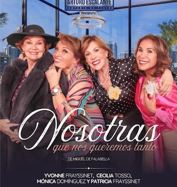 Cuatro mujeres sonríen abrazadas en un cartel de promoción de la obra "Nosotras que nos queremos tanto". Incluye nombres de actrices y compañía
