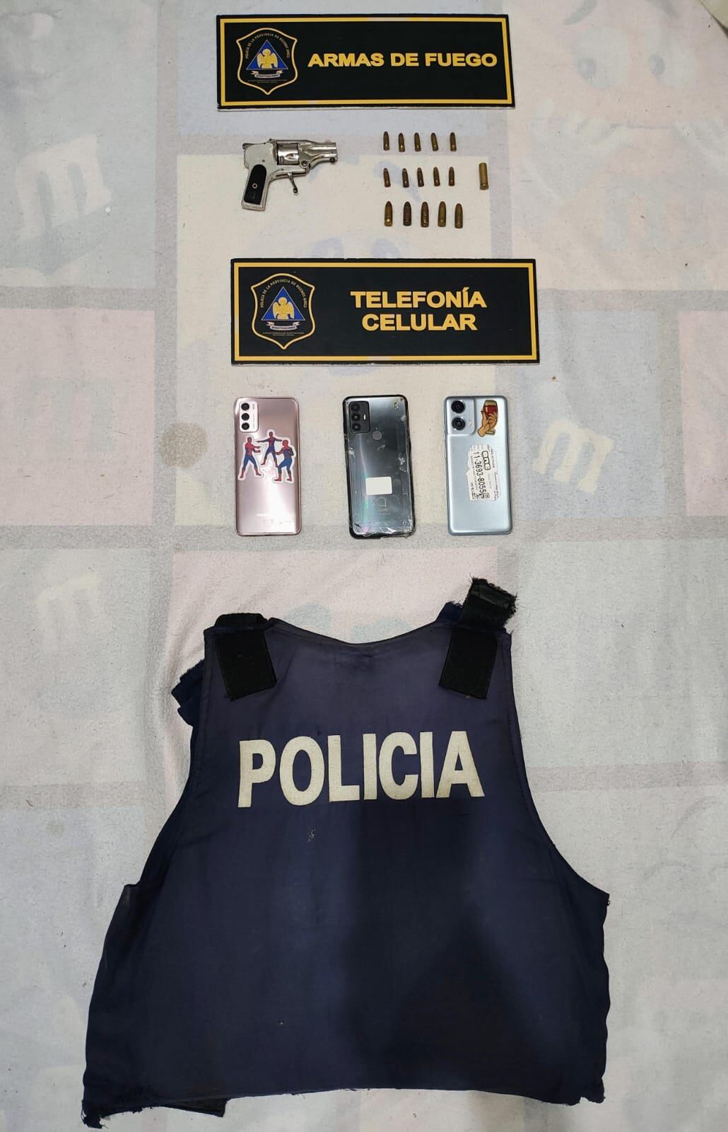 El chaleco que habrían usado los delincuentes en el robo