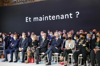 Macron y miembros del gabinete