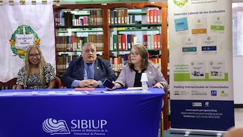 Eduardo Valdebenito, jefe del Observatorio Ocupacional de la institución, da a conocer el informe de inserción laboral entre los universitarios. (UP)