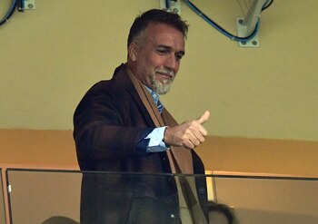 Gabriel Batistuta saluda a los