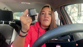 “Esta vez gané yo”: habló la joven que usó un dispositivo de descarga eléctrica para frustar el robo de su moto en Lanús