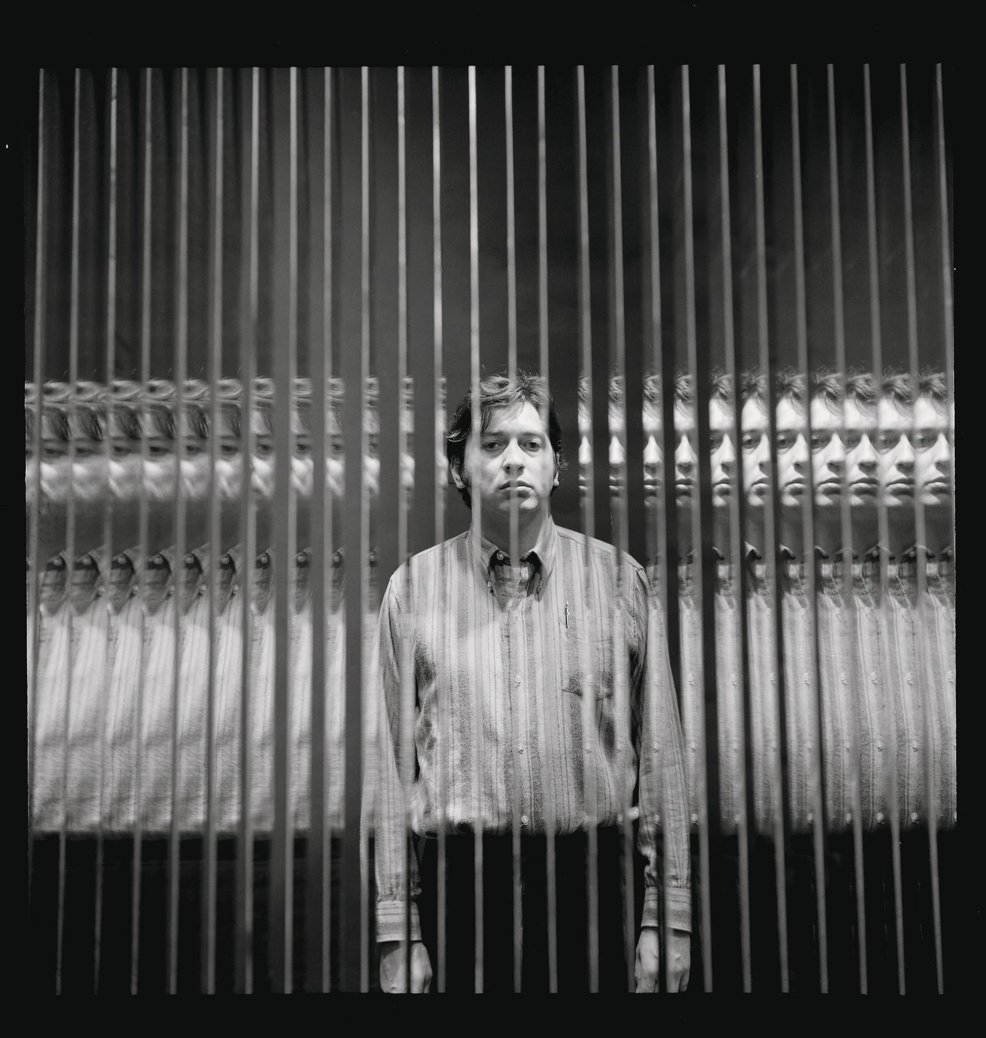 Julio Le Parc y sus “láminas reflectantes” en 1966 (Foto: Krause, Johansen)