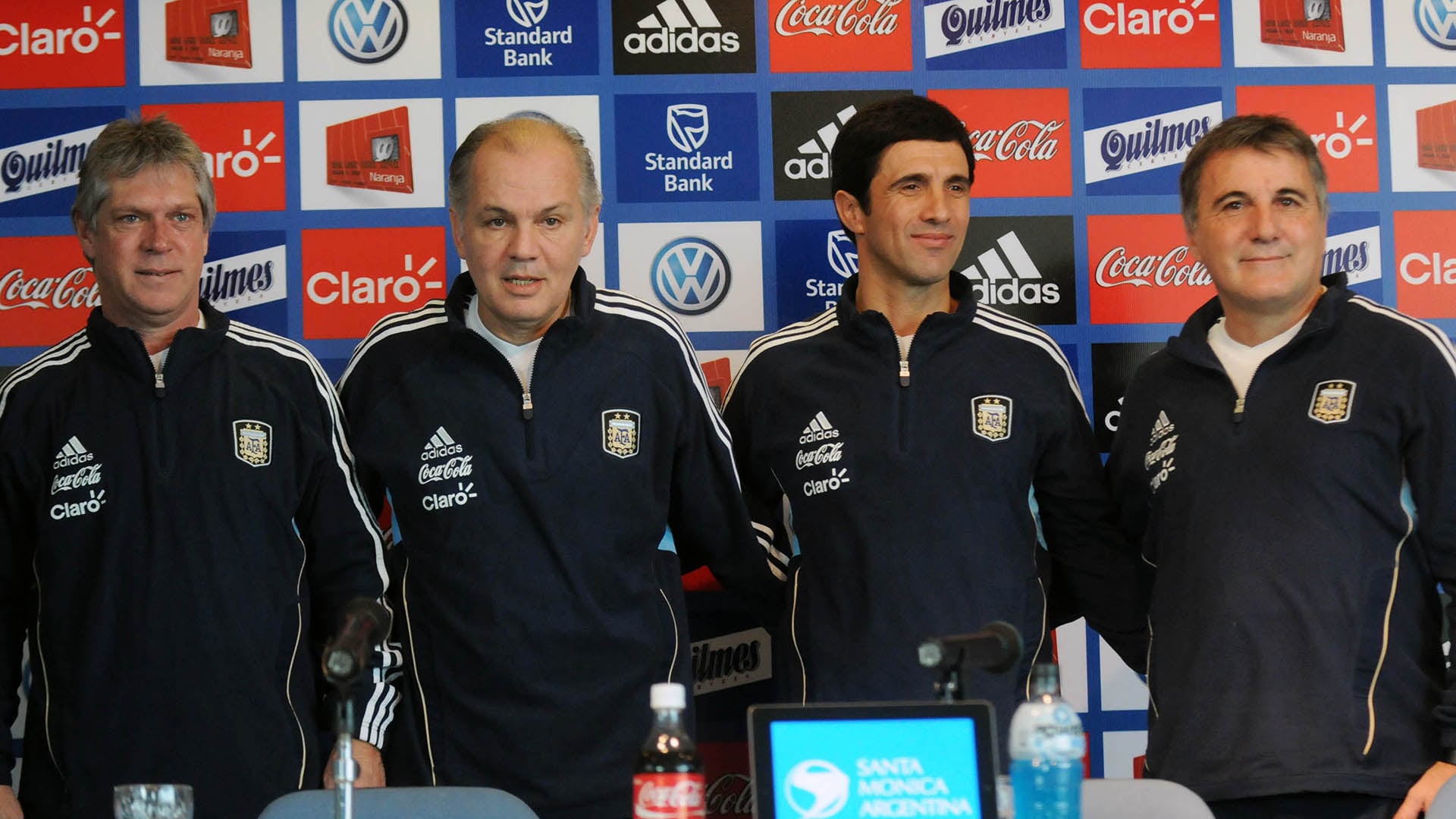 Julian Camino, Alejandro Sabella y Claudio Gugnali fueron las piezas clave de aquel cuerpo técnico de la selección argentina (Foto NA)