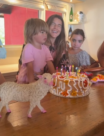 Tao sopló las velitas junto