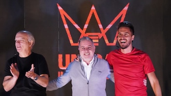 De izquierda a derecha, Néstor