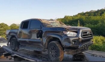 La camioneta terminó sumergida en