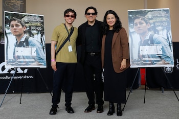 Los actores Hoze Meléndez (i)