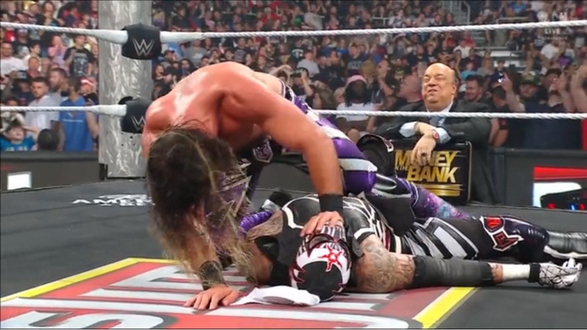 El excampeón mundial resistió el dominio del mexicano y terminó el combate con un pisotón brutal que selló su victoria. (Captura de pantalla)