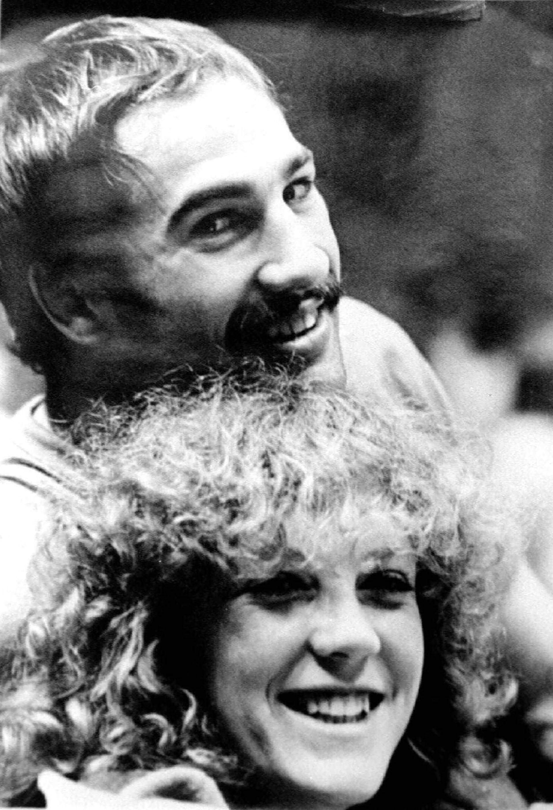 La viuda de Dave, Nancy Schultz, le inició un juicio a John du Pont. Todo terminó en un arreglo extrajudicial