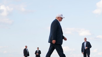 Las encuestas muestran la aprobación de Trump en un nuevo punto bajo