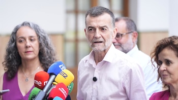 Maíllo tilda de "brindis al sol" la oferta de Feijóo a PNV y Junts para una moción de censura