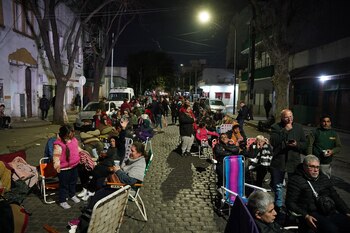 Las inmediaciones del Santuario, repleta