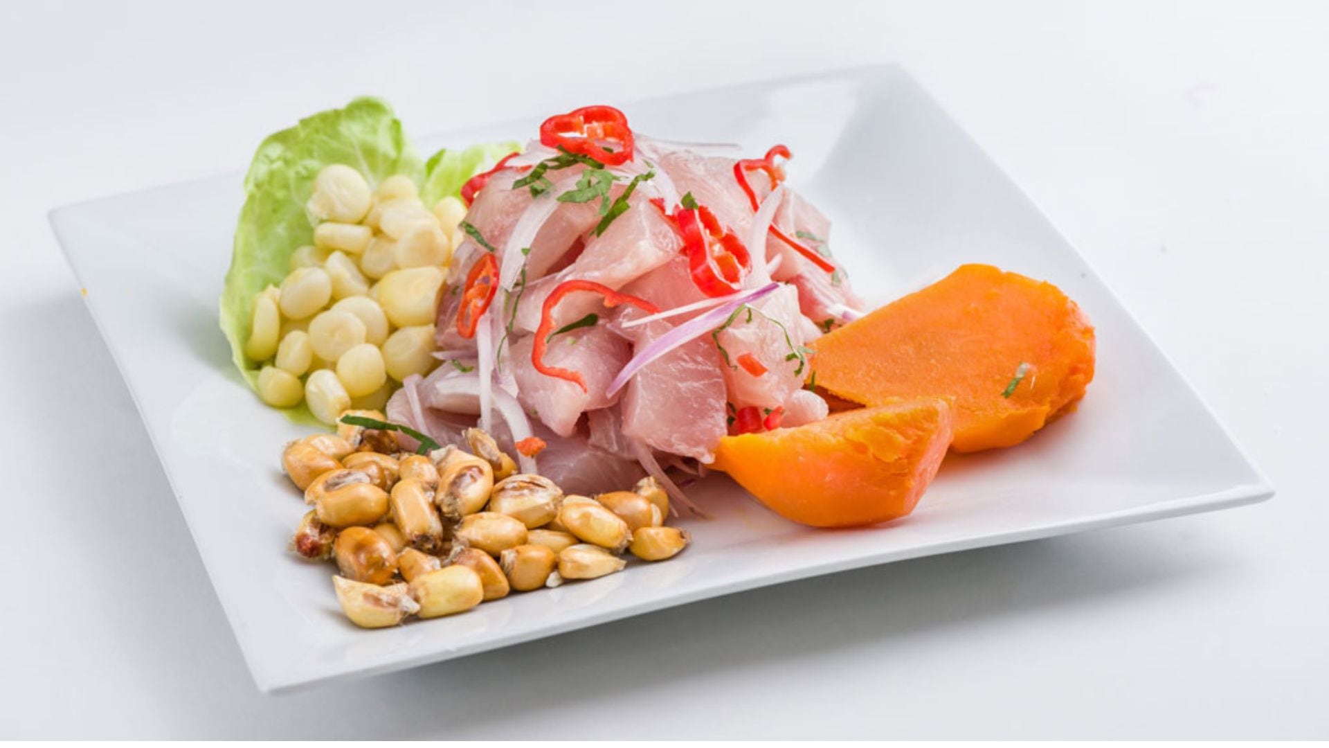 El ceviche peruano sufrió transformaciones luego de la inmigración japonesa a finales del siglo XIX.