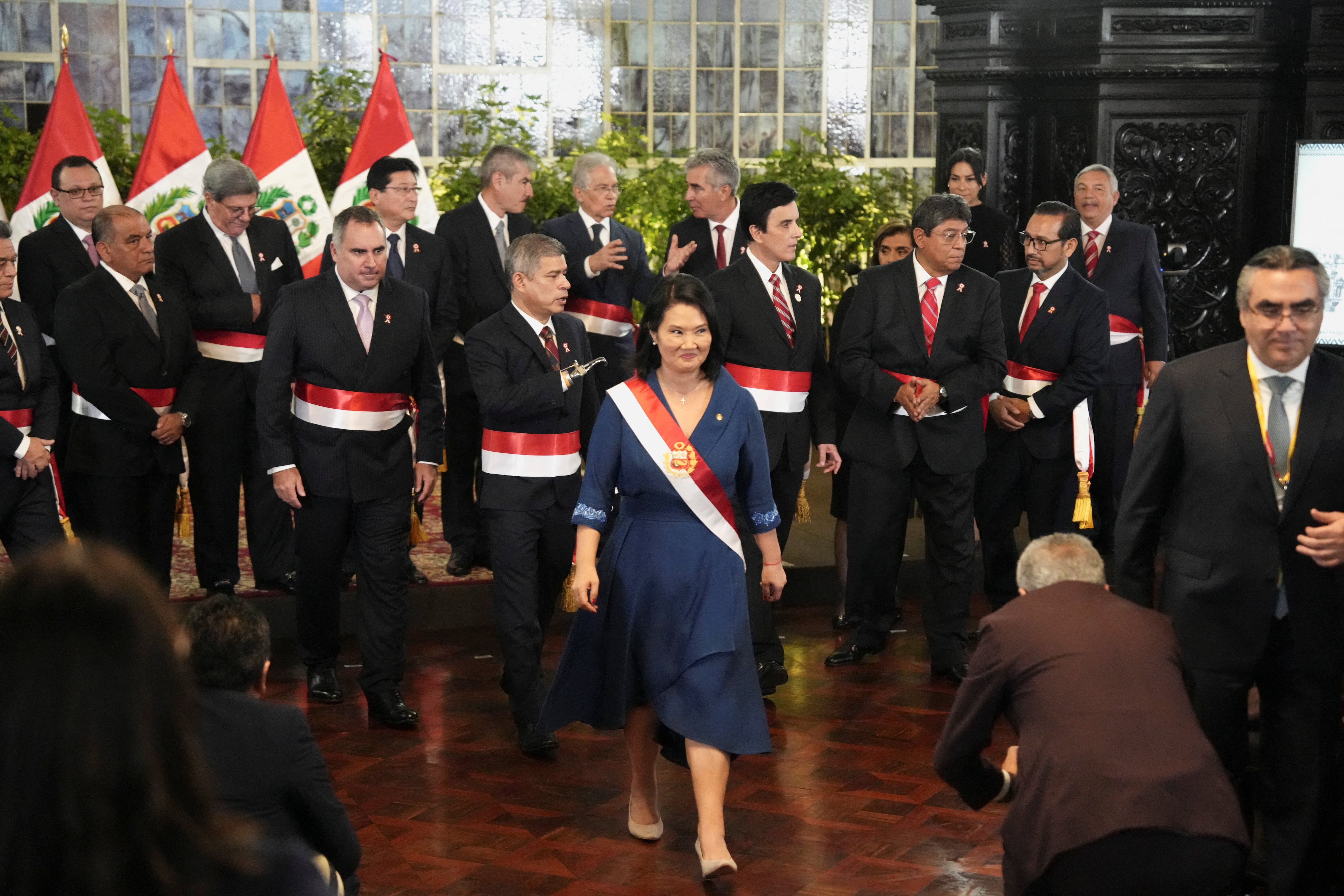 Keiko Fujimori con su gabinete ministerial. Foto: REUTERS/Angela Ponce