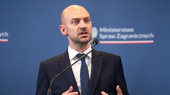 Francia anuncia la inminente expulsión de dos diplomáticos iraníes