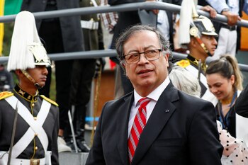 El presidente Gustavo Petro, desde Ecuador, hizo duros comentarios contra los miembros del partido verde - crédito Karen Toro/REUTERS