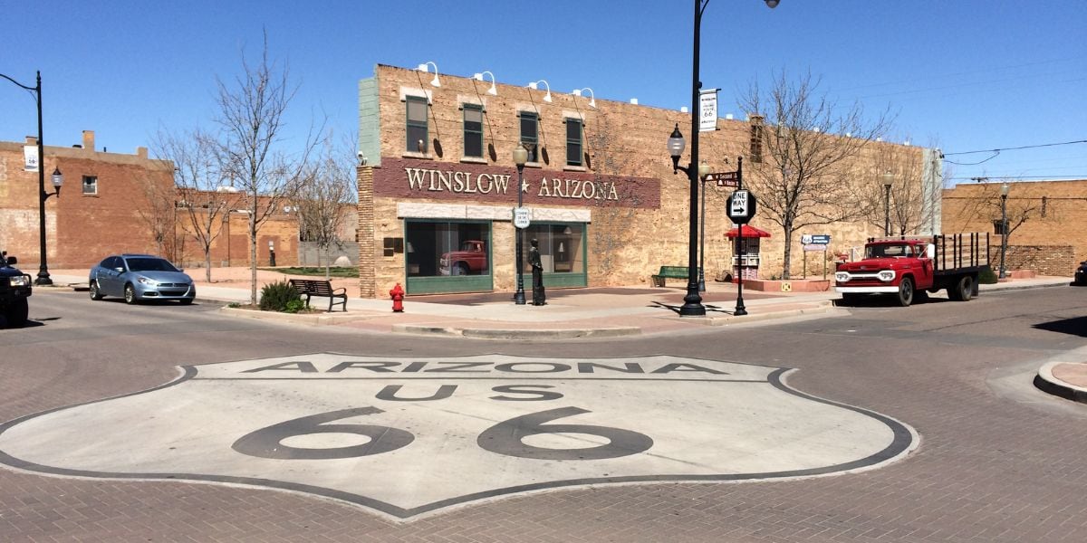 Winslow vive un renovado auge turístico gracias a su famosa esquina y eventos que celebran la identidad local en la Ruta 66 (Wikimedia Commons)