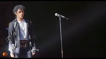 El recorrido temático permite aprender coreografías, conocer etapas de la carrera de Michael Jackson y acceder a información inédita de la producción (Captura de video)