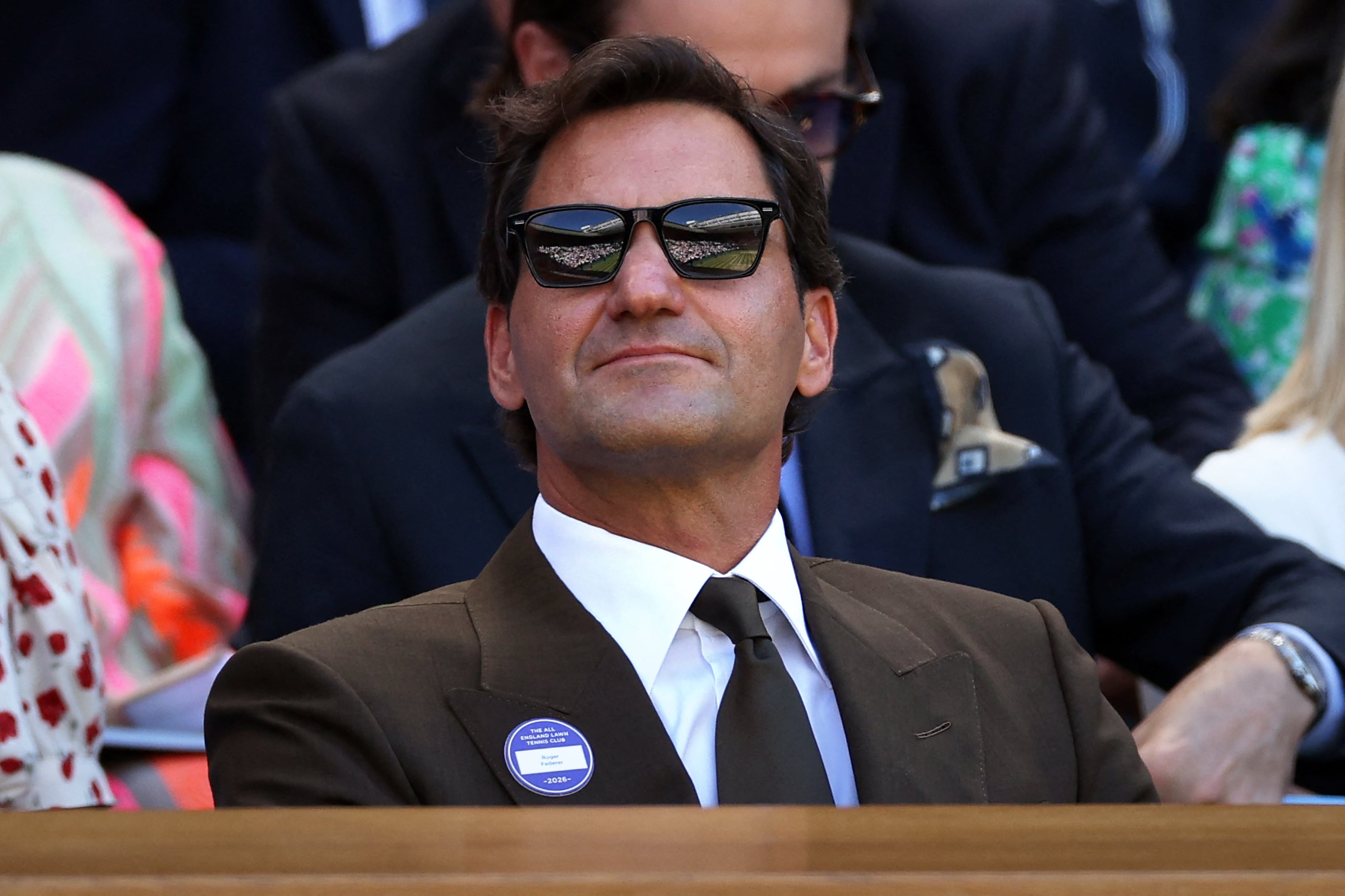 Federer, el mes pasado, durante un partido de Wimbledon. Hoy celebra sus 45 años, consolidando su imagen de referente en longevidad deportiva (Adrian Dennis/ AFP)