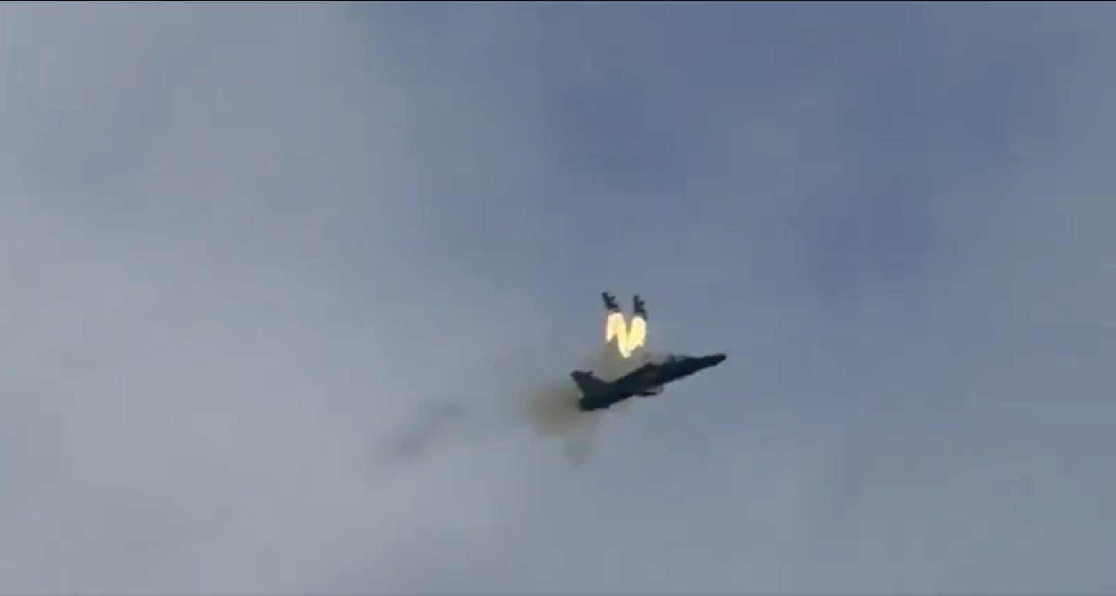 Se estima que era un vuelo de instrucción y llevaba a bordo a un piloto instructor y a un estudiante en etapa de formación.