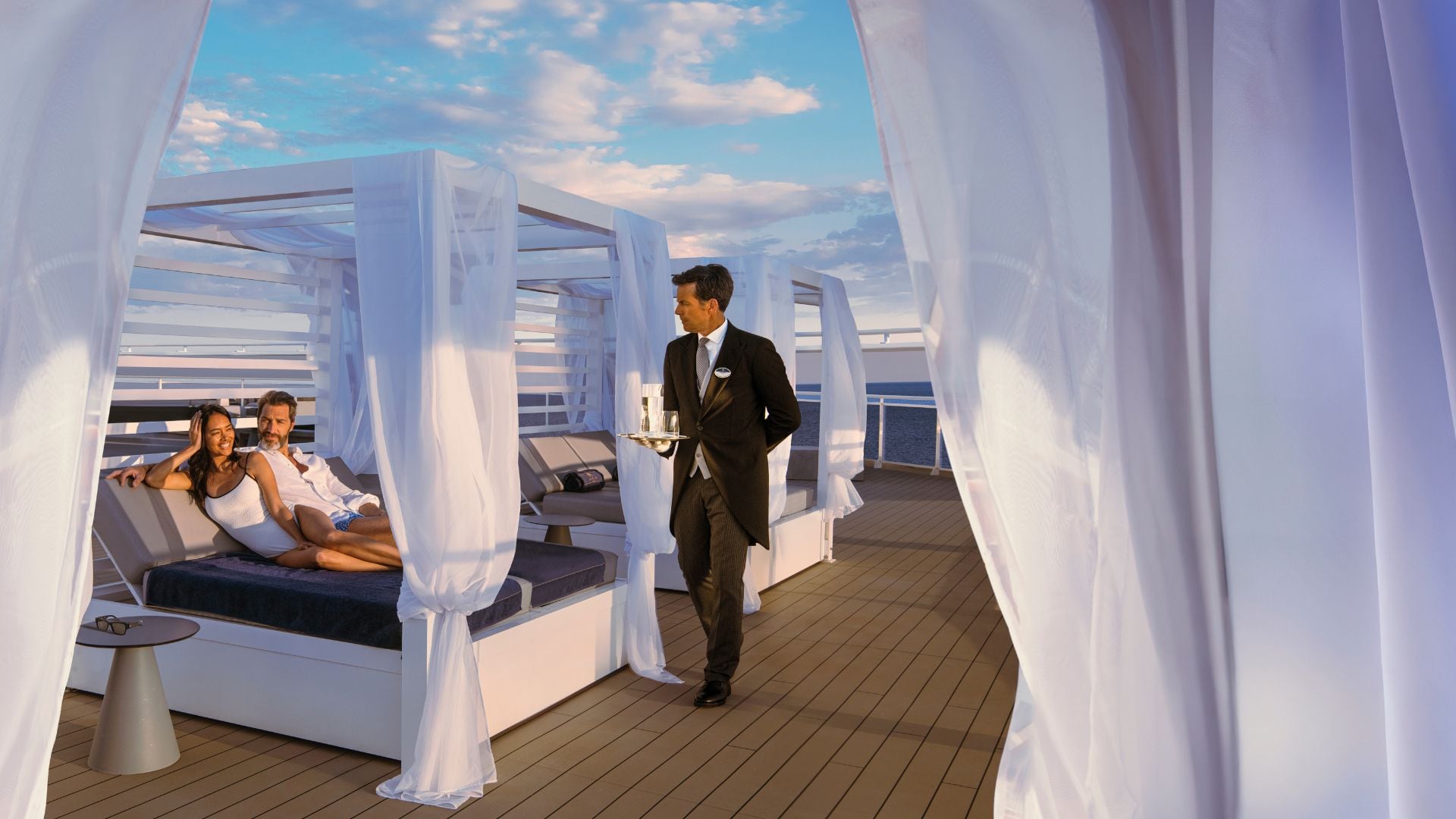 The One Pool ofrece un espacio reservado con piscina, jacuzzis, solárium y bar para los huéspedes de Yacht Club. (MSC Cruceros)