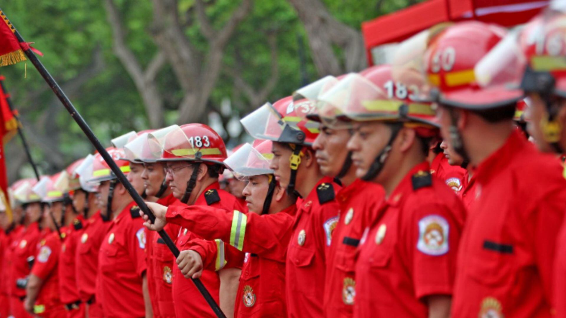 Bomberos sí participarán en la Gran Parada Militar tras superar polémica y llegar a un acuerdo con el Ministerio de Defensa