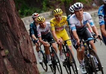 Tadej Pogacar gana la etapa 20 del Tour de Francia crédito-Stephane Mahe/REUTERS
