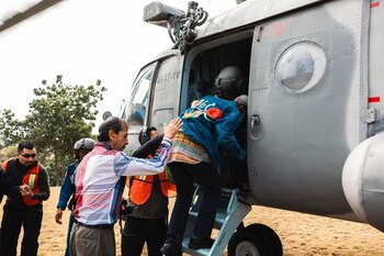 Casi 100.000 personas huyeron de