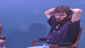 Daniel Arizmendi enseñando sus orejas.