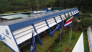 Coopesantos se convierte en la primera distribuidora eléctrica de Costa Rica en comprar energía directamente a un generador privado fuera del ICE. Cortesía: Coopesantos