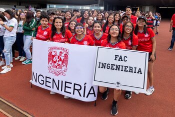 Docentes y estudiantes de la