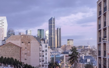 Abre en París The Link, el edificio más alyo de Francia. (PCA-STREAM)