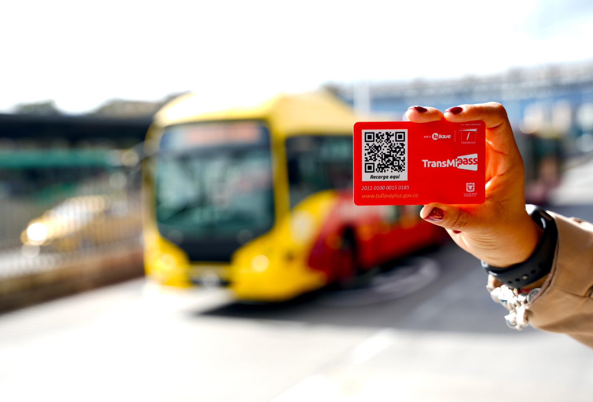 La tarjeta ahorra hasta un 23% en comparación con la tarifa regular de $3.200 por pasaje - crédito TransMilenio