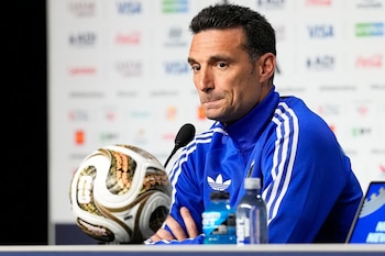 La emoción de Lionel Scaloni después de la final instaló la duda sobre su continuidad al frente de la Selección argentina (AP Foto/Frank Franklin II)