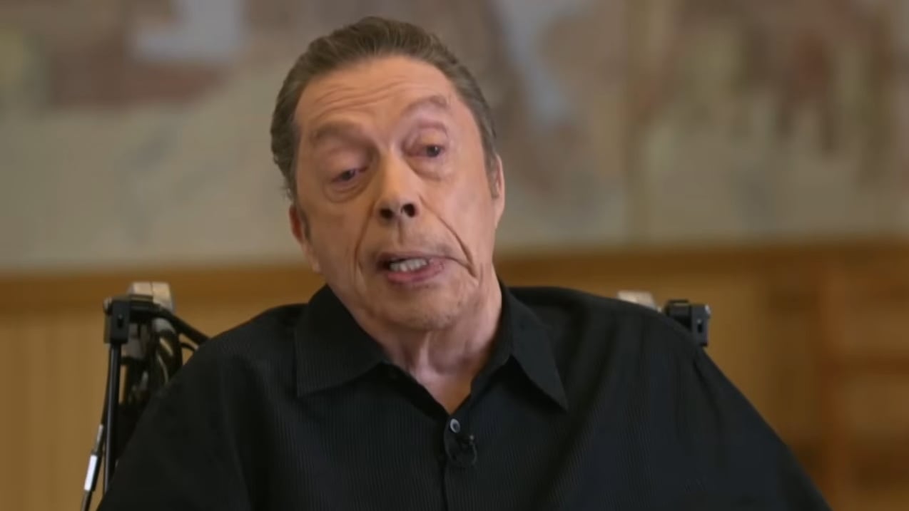 En 2025, el actor dijo que aún era incapaz de caminar al presentar sus memorias