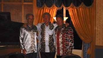 Bill y Hillary Clinton aceptan