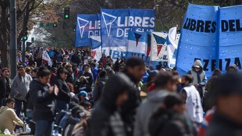 Acampe-en-la-Avenida-9-de-Julio