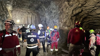 Rescatan con vida a segundo trabajador de la mina Santa Fe, en Sinaloa