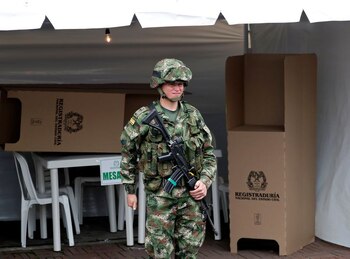 Foto de archivo. Un soldado