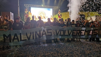 La emotiva Vigilia de San Andrés de Giles y la increíble tarea de los veteranos por mantener viva la llama de Malvinas