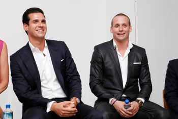 Los hermanos Alexander utilizaban fiestas y eventos exclusivos como estrategia para atraer a mujeres, quienes luego eran drogadas y agredidas sexualmente, según las autoridades. (Amy Sussman/Invision/DETAILS Magazine/AP)