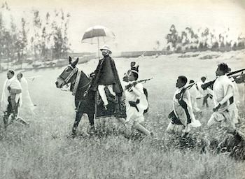 Tenía sirvientes que lo seguían