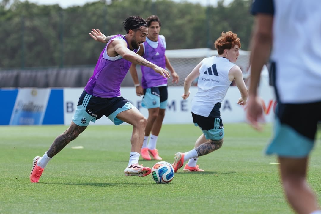 Valentín Barco fue una de las sorpresas de Scaloni en la lista final de 26 jugadores (Crédito: @afaselección/Instagram)