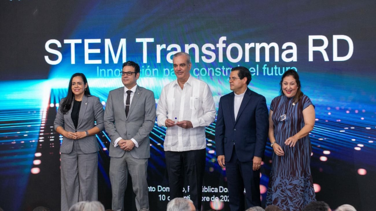 La PUCMM presentó en Santo Domingo un prototipo diseñado por su equipo de ingeniería y orientado a aplicaciones tecnológicas avanzadas, durante una actividad del 10 de septiembre de 2026 informada por el Ministerio de la Presidencia (Foto cortesía Presidencia de República Dominicana)